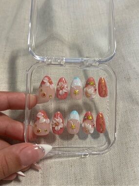 Pink Floral Press-On Nail Set with Gold Accents size large